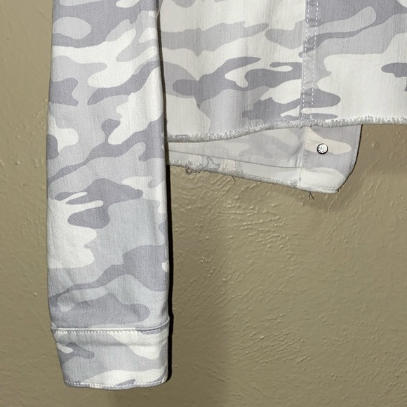 🆑 CALVIN KLEIN JEANS Camo-Print Trucker Jacket - Picture 9 of 13